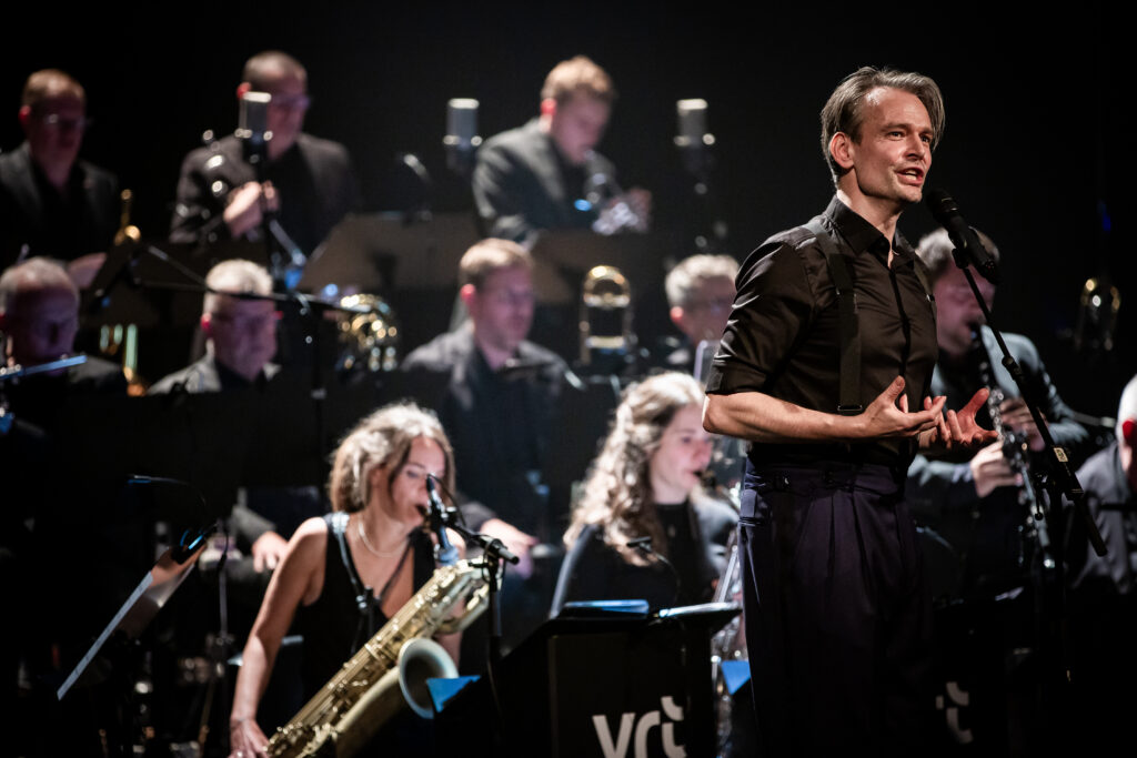 261031 frank mercelis & vrt bigband aznavour 100 (c)maruszak photo
